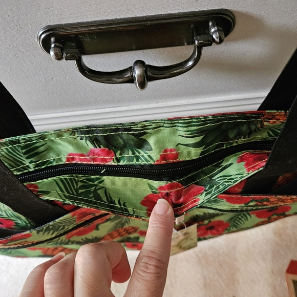 Pineapple Hawaiian Hawaii Print Tote Bag with Zipper - Picture 6 of 9